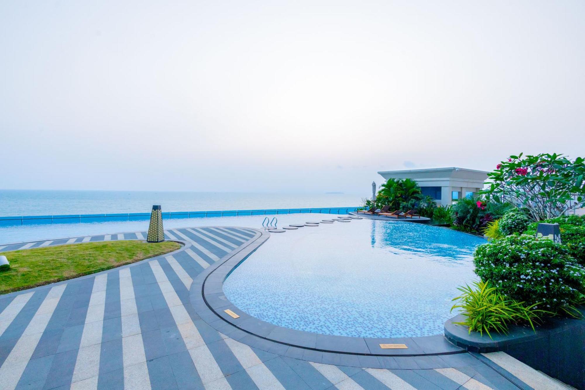Howard Johnson Plaza By Wyndham Blue Bay Sihanoukville Eksteriør billede